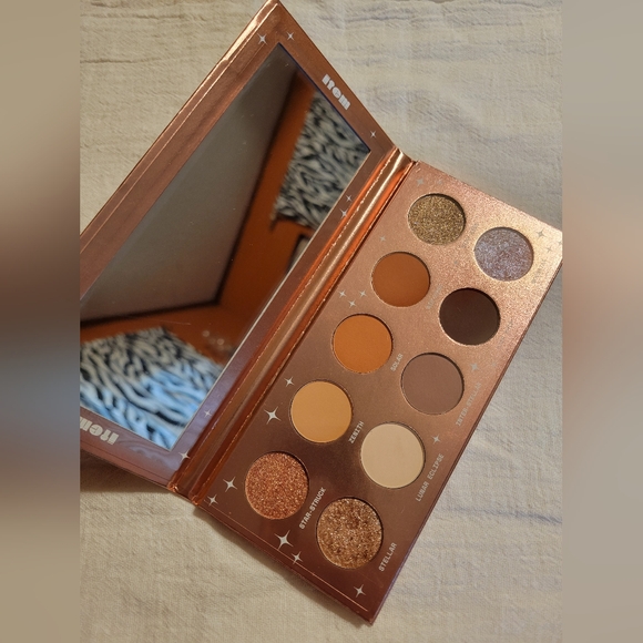 Item in my element eyeshadow palette - Picture 3 of 4